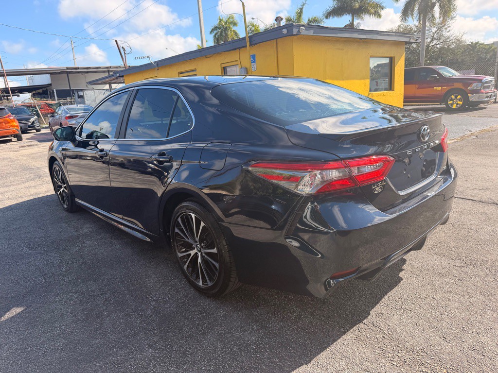 2018 Toyota Camry Image 12