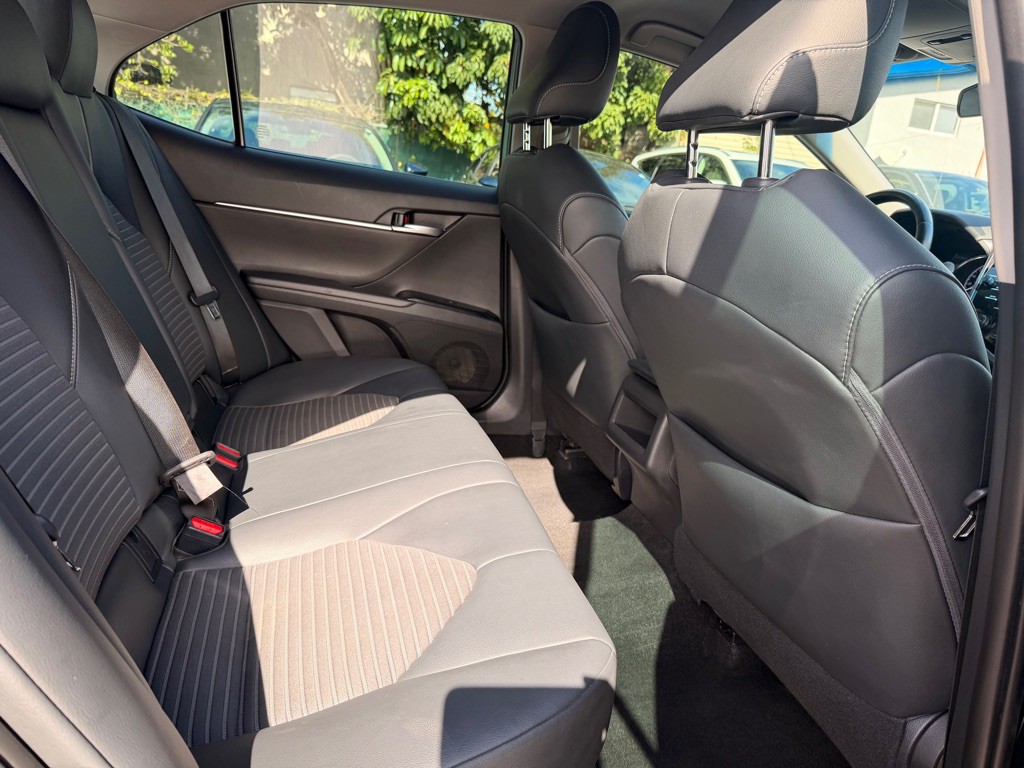 2018 Toyota Camry Image 15