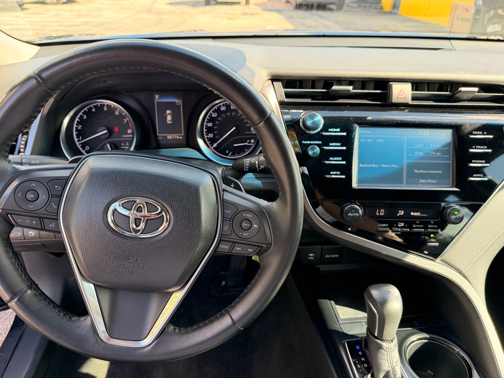 2018 Toyota Camry Image 16