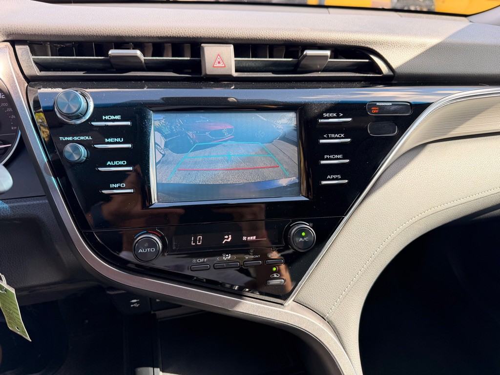 2018 Toyota Camry Image 17