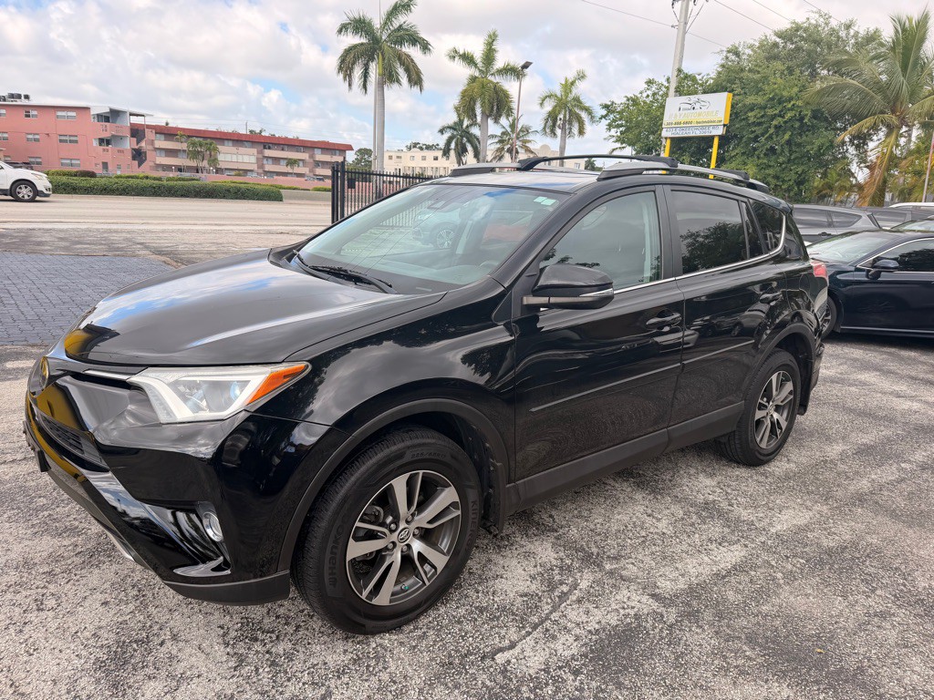 2017 Toyota Rav4 Image 1