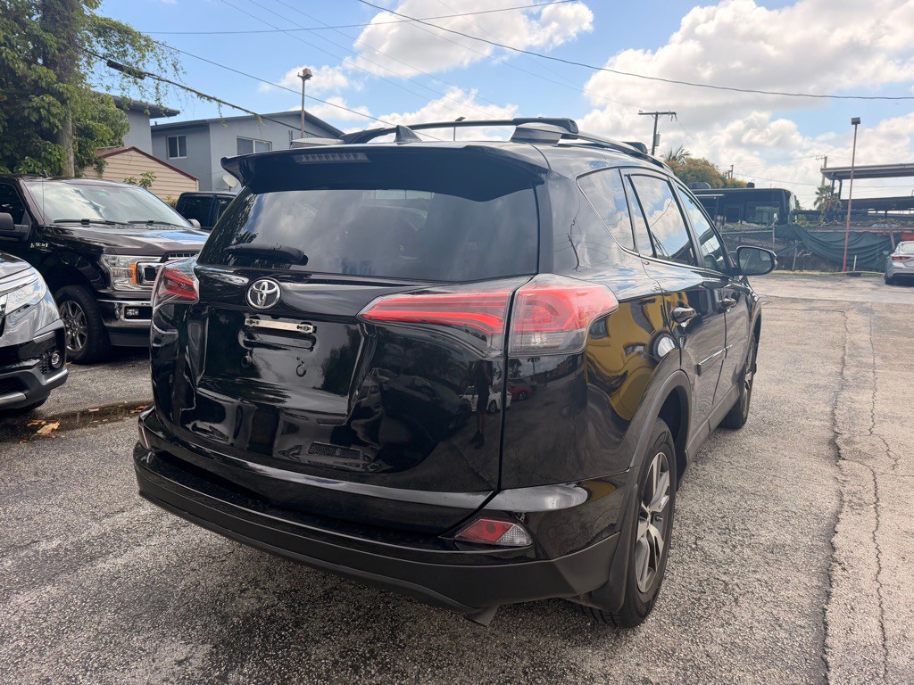 2017 Toyota Rav4 Image 8