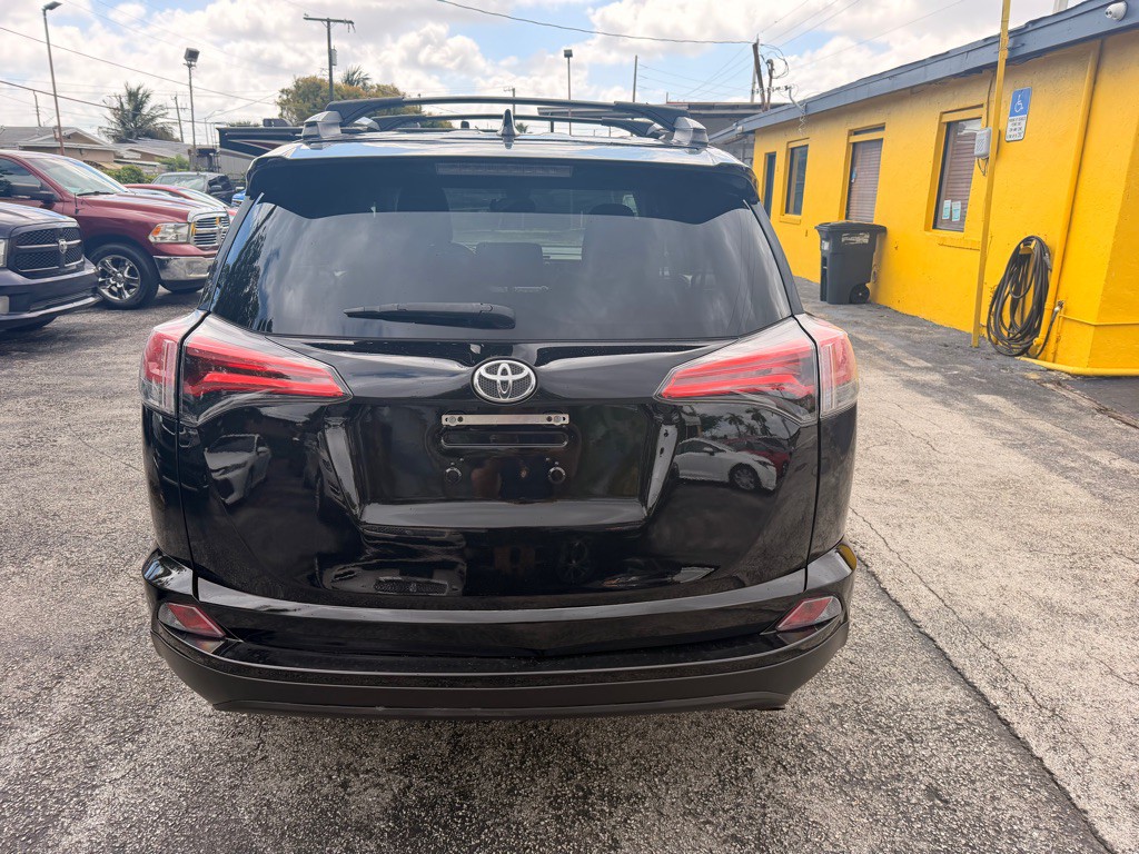 2017 Toyota Rav4 Image 9