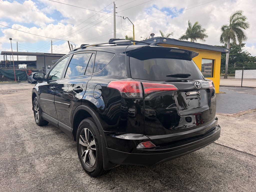 2017 Toyota Rav4 Image 10