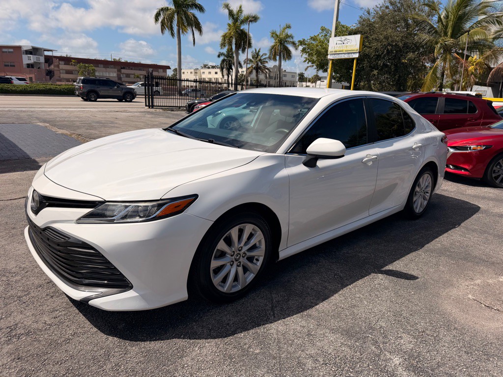 2018 Toyota Camry Image 2