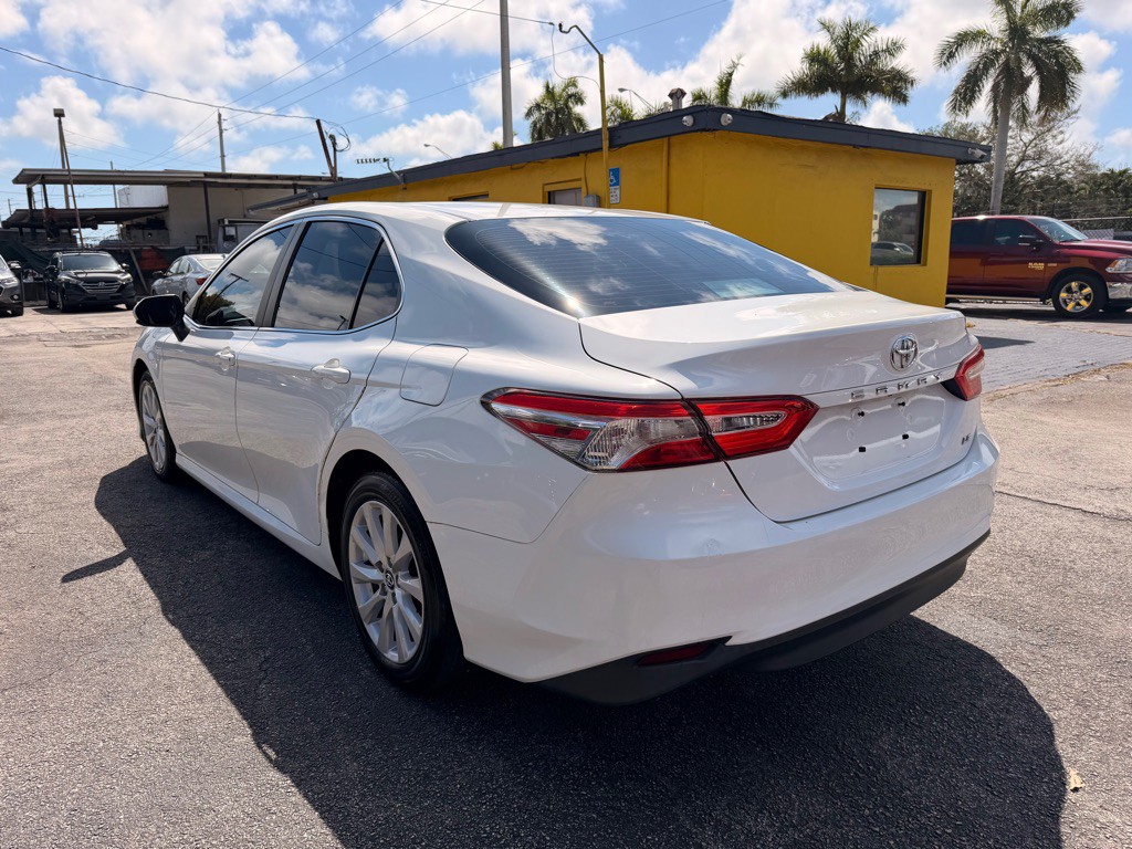 2018 Toyota Camry Image 12