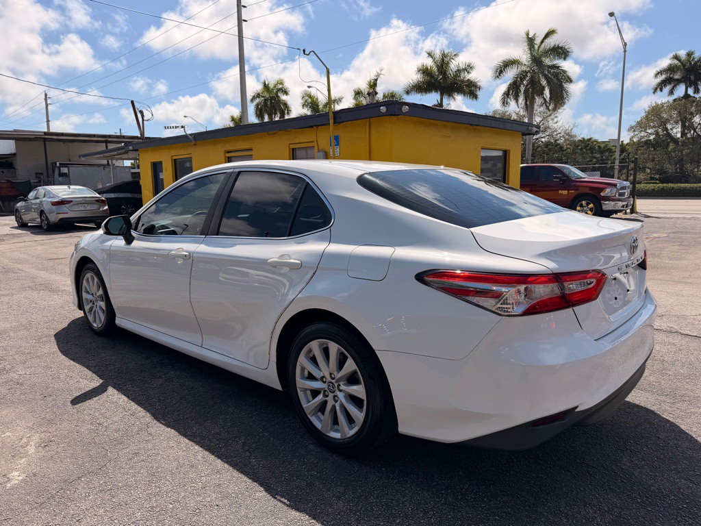 2018 Toyota Camry Image 13