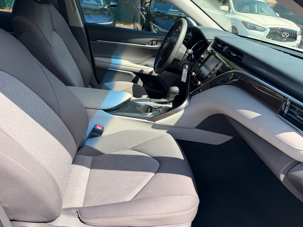 2018 Toyota Camry Image 15