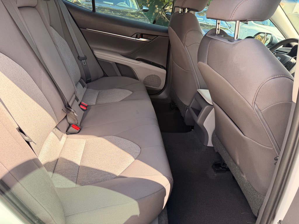 2018 Toyota Camry Image 16