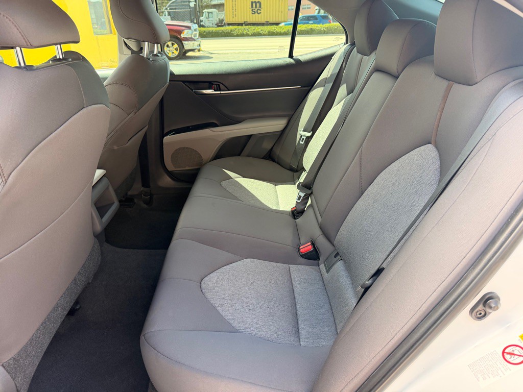 2018 Toyota Camry Image 17