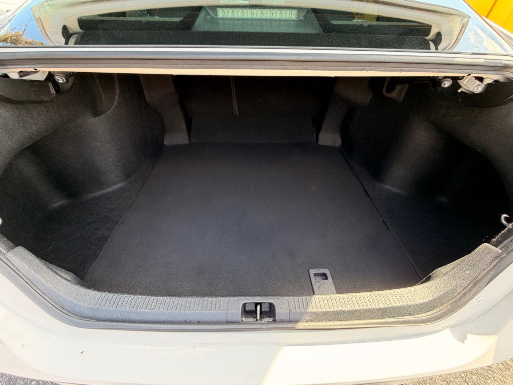 2018 Toyota Camry Image 18