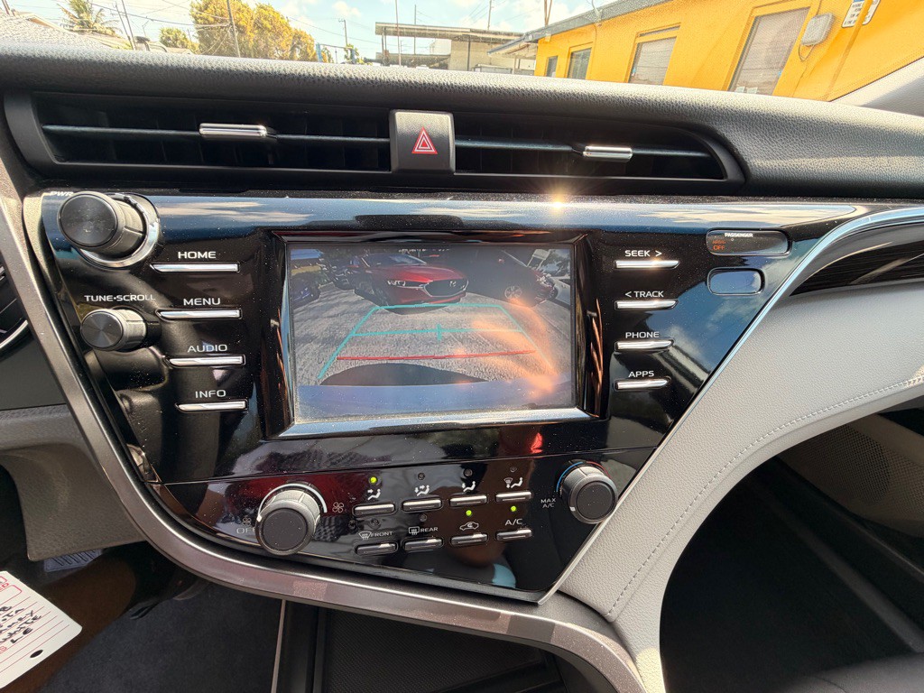 2018 Toyota Camry Image 20