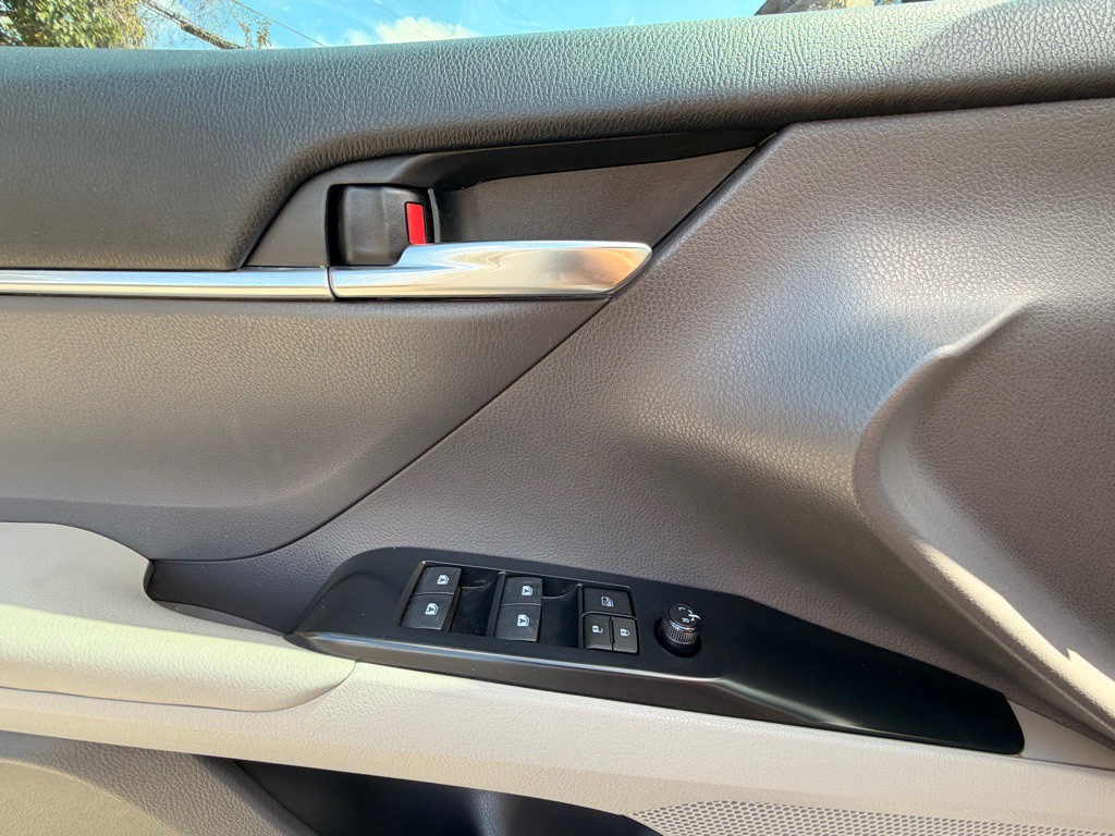 2018 Toyota Camry Image 22