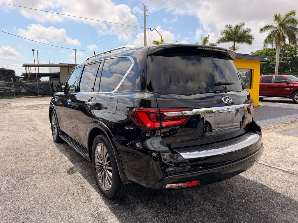 2019 INFINITI QX80 Image 9