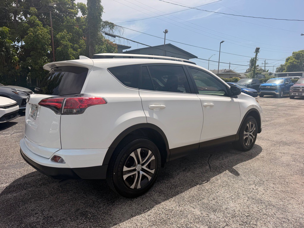 2017 Toyota Rav4 Image 9