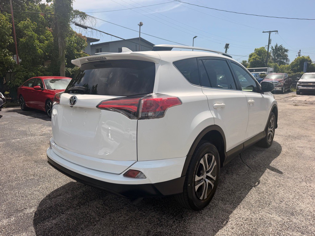 2017 Toyota Rav4 Image 10