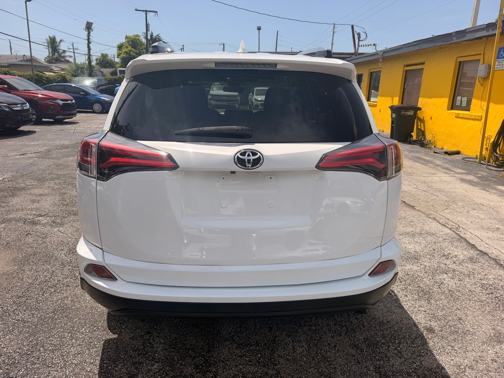 2017 Toyota Rav4 Image 11