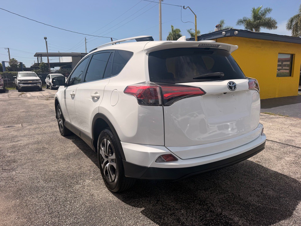 2017 Toyota Rav4 Image 12