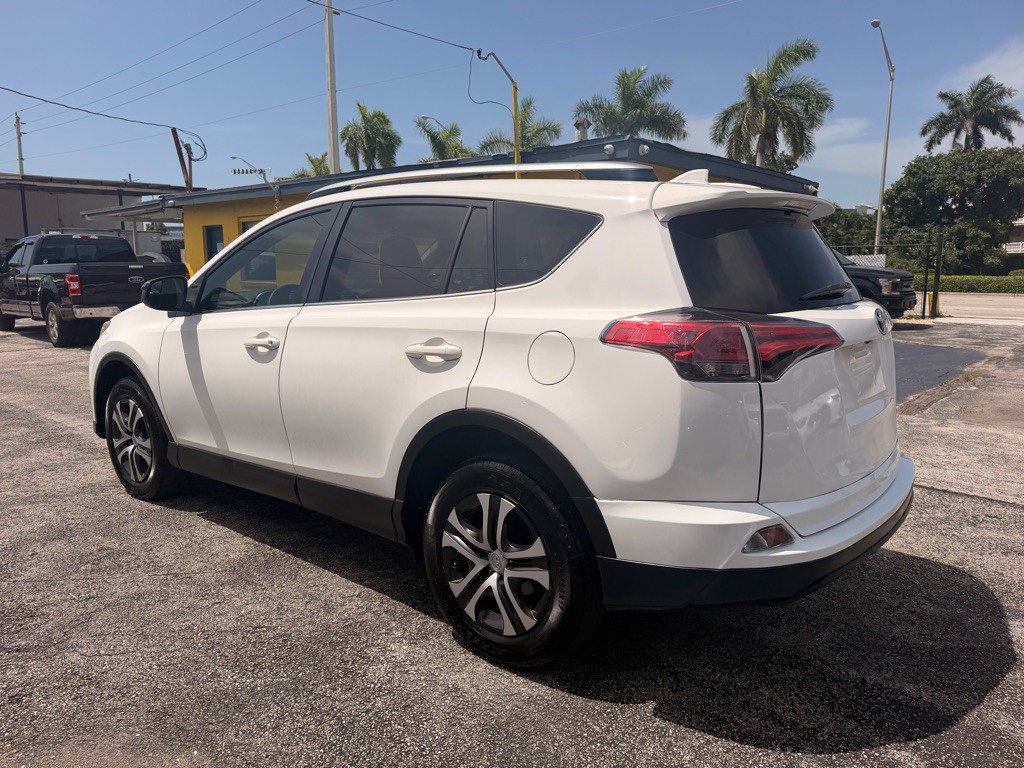 2017 Toyota Rav4 Image 13