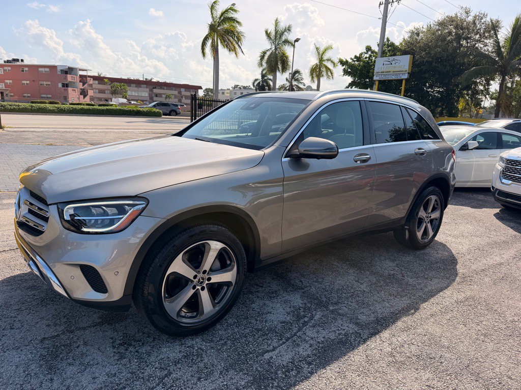 2022 Mercedes-Benz GLC-Class Image 2