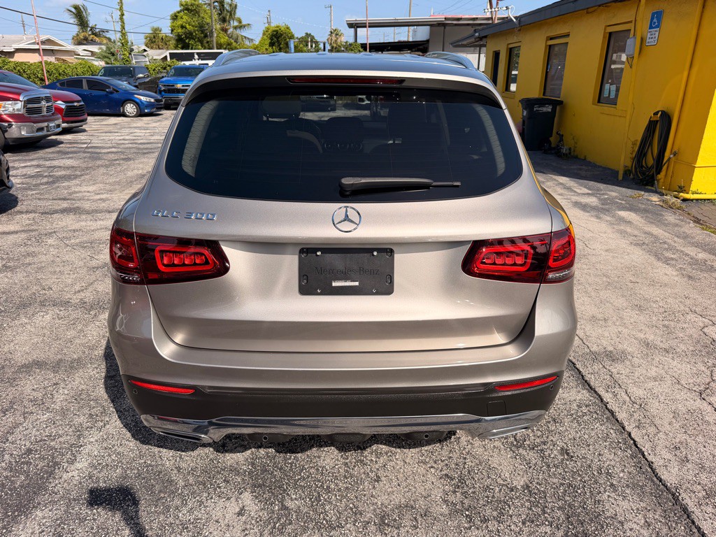 2022 Mercedes-Benz GLC-Class Image 10