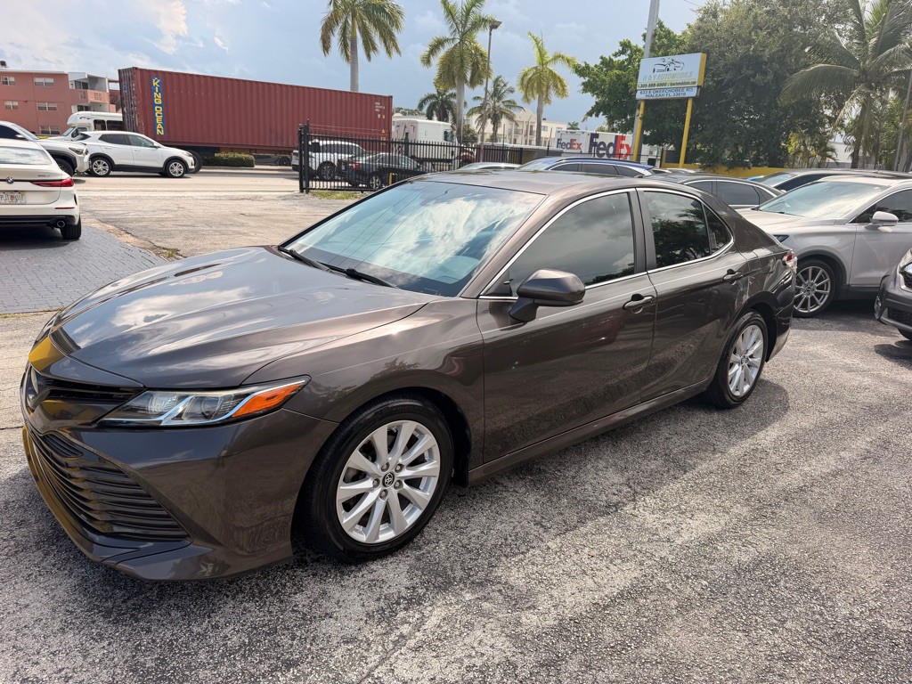 2019 Toyota Camry Image 2