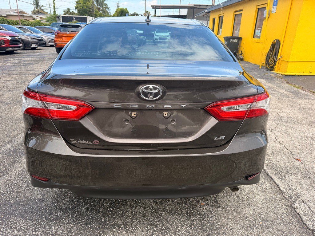 2019 Toyota Camry Image 11