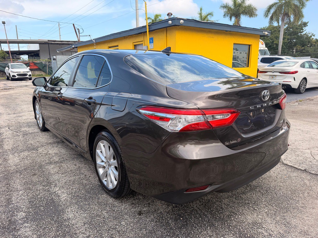 2019 Toyota Camry Image 12