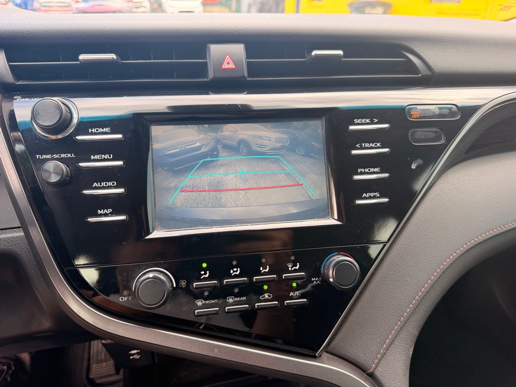 2019 Toyota Camry Image 18