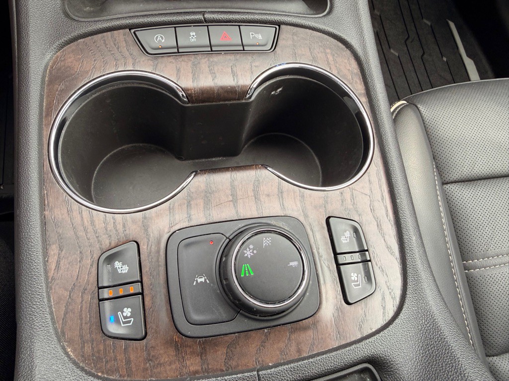 2021 GMC Acadia Image 25