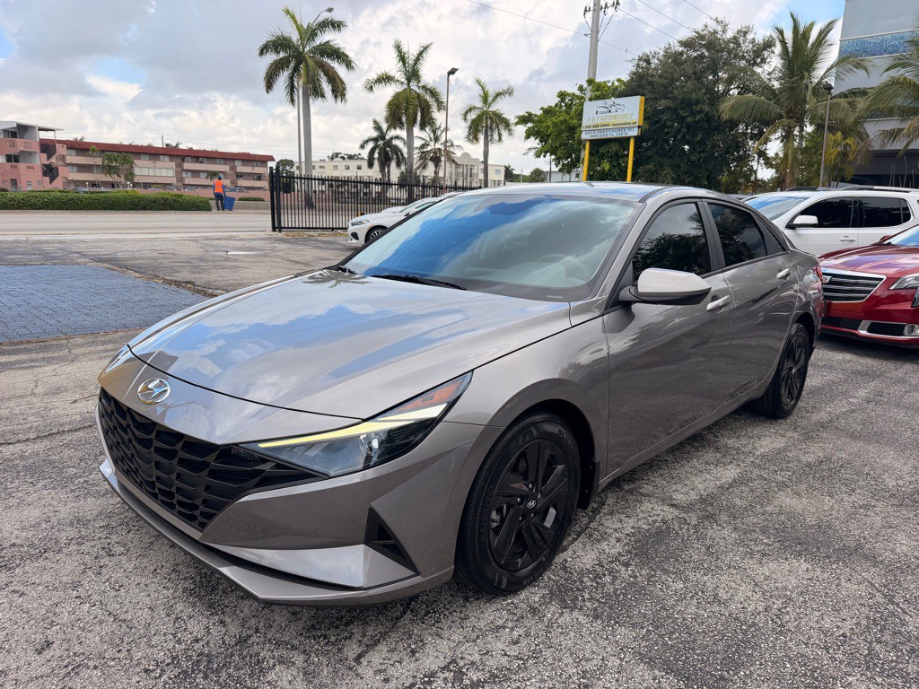 2022 Hyundai Elantra Image 2