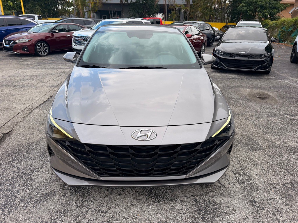 2022 Hyundai Elantra Image 3