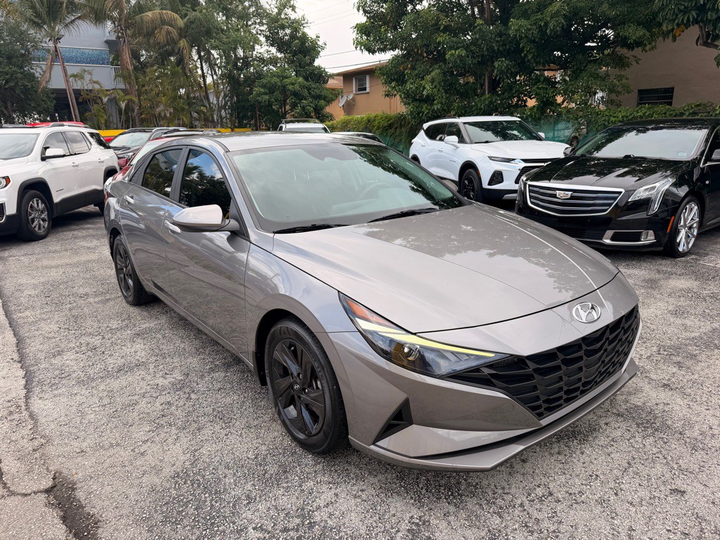 2022 Hyundai Elantra Image 5