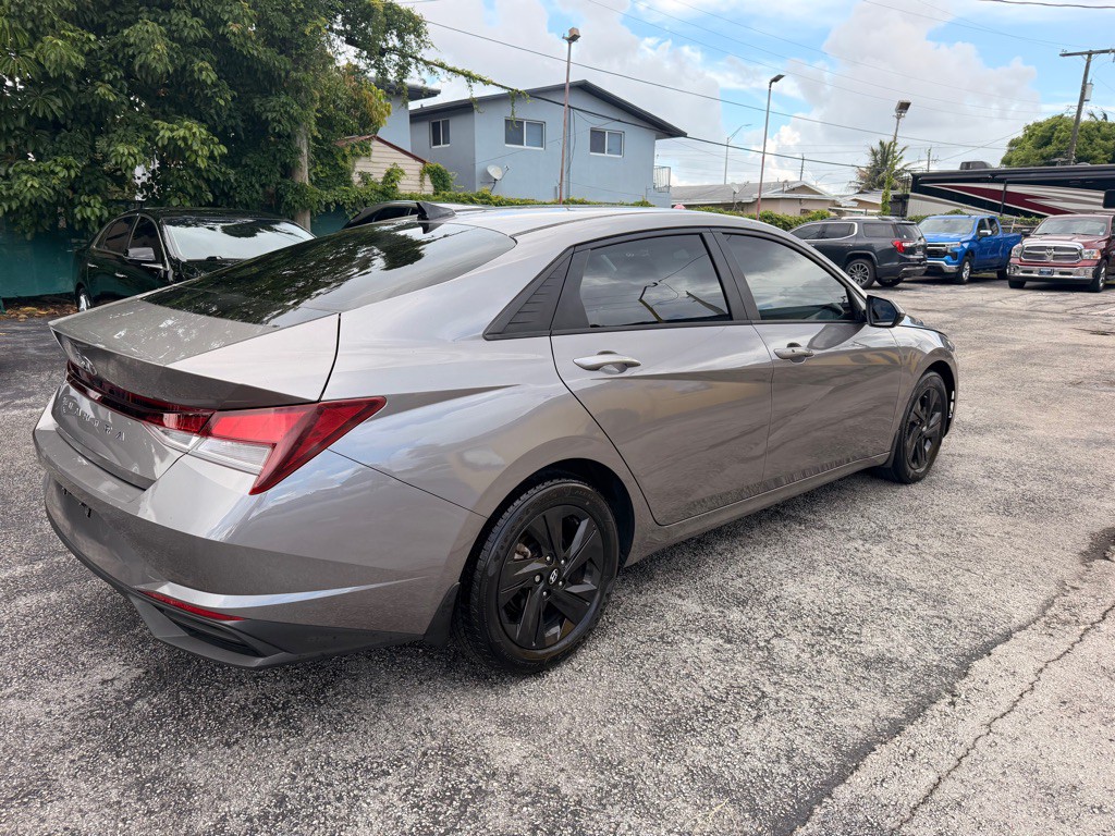 2022 Hyundai Elantra Image 7