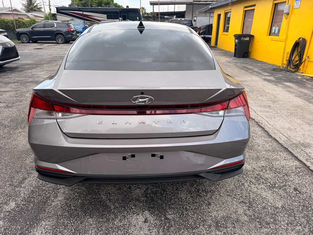 2022 Hyundai Elantra Image 9