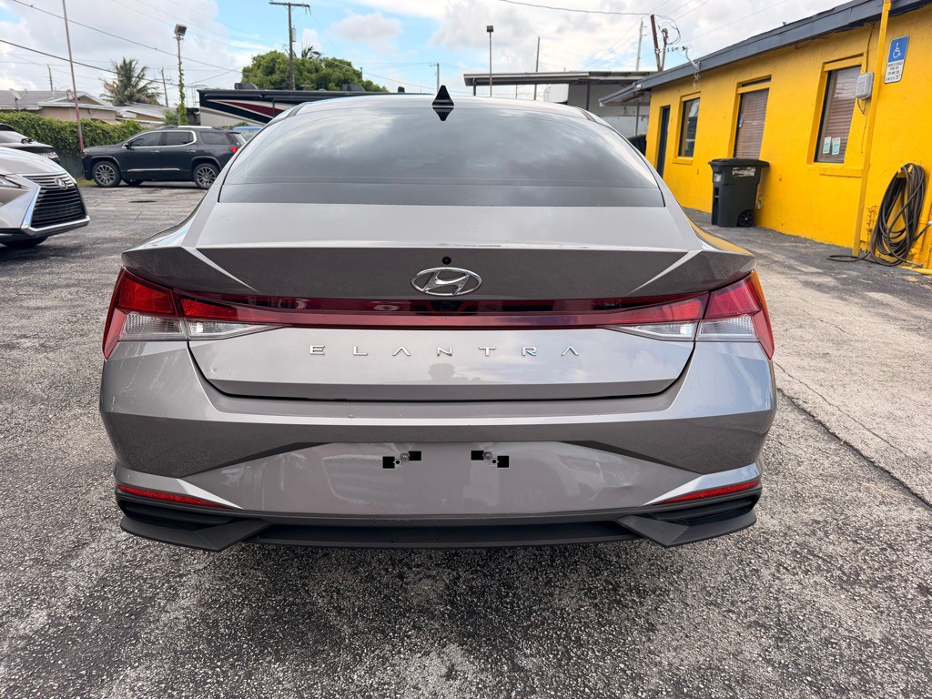 2022 Hyundai Elantra Image 10