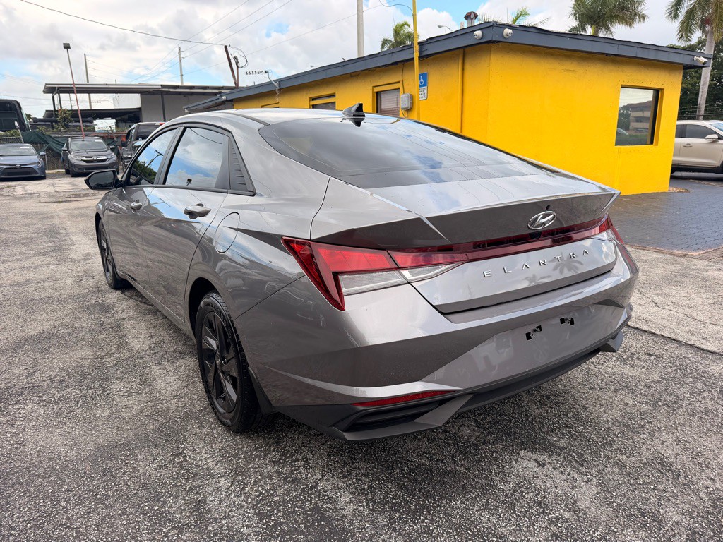 2022 Hyundai Elantra Image 11