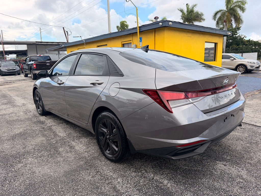 2022 Hyundai Elantra Image 12