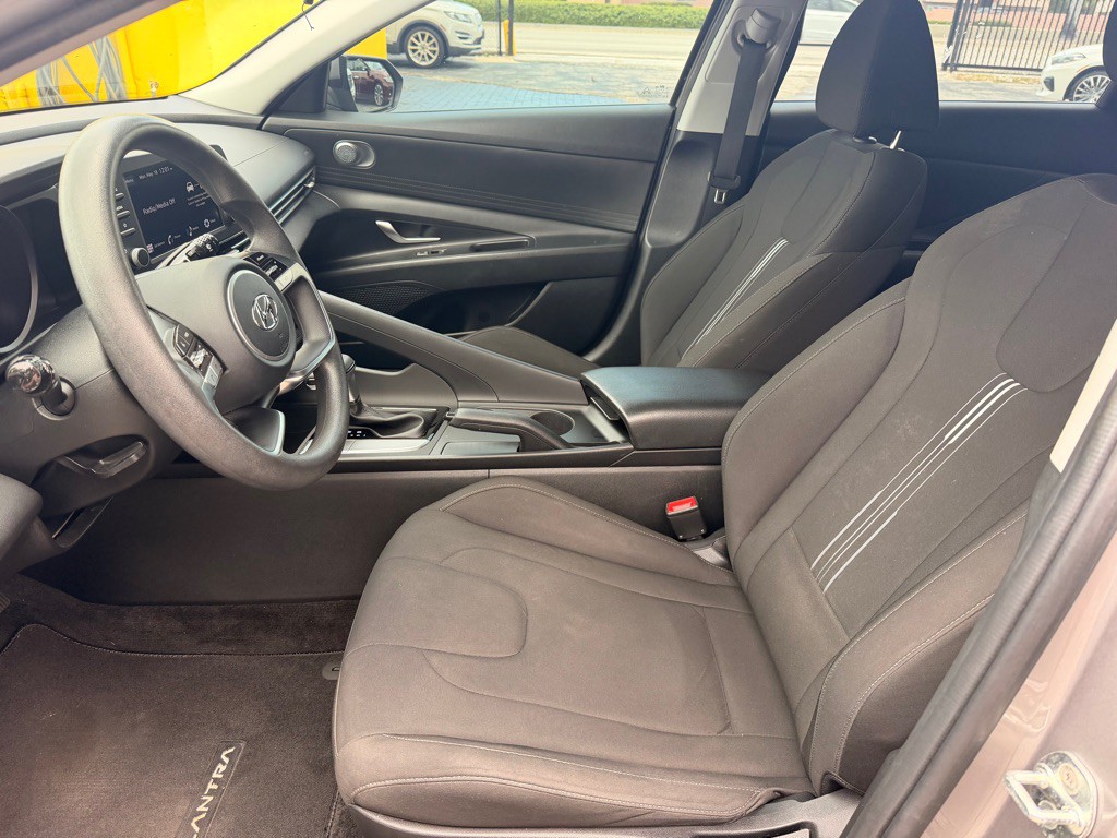 2022 Hyundai Elantra Image 13