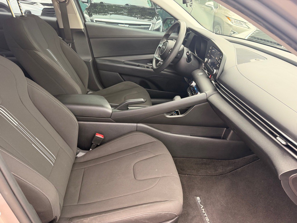 2022 Hyundai Elantra Image 14