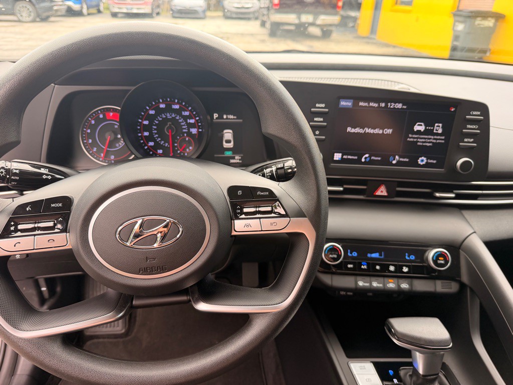 2022 Hyundai Elantra Image 17