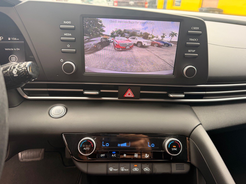 2022 Hyundai Elantra Image 18