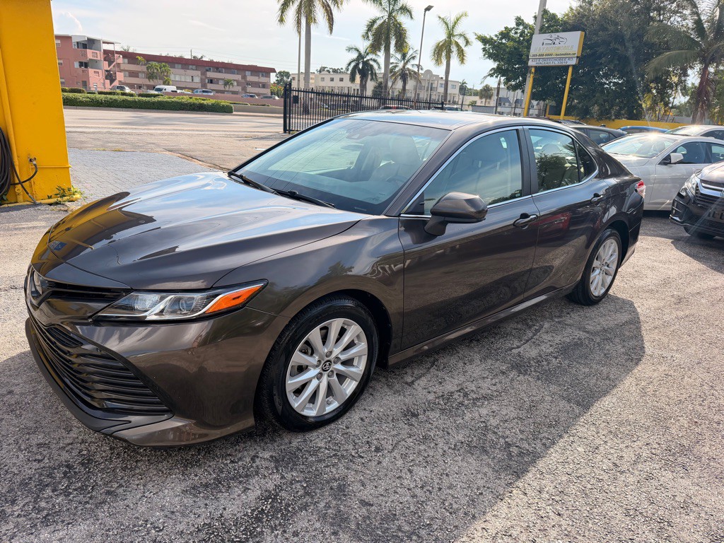 2018 Toyota Camry Image 2