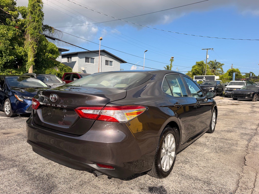 2018 Toyota Camry Image 10