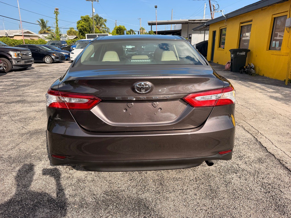 2018 Toyota Camry Image 11