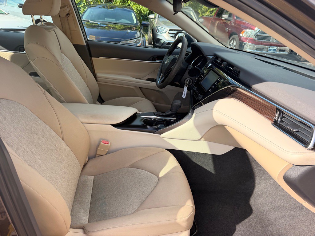 2018 Toyota Camry Image 15