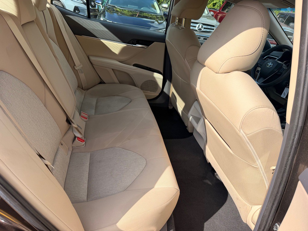 2018 Toyota Camry Image 16