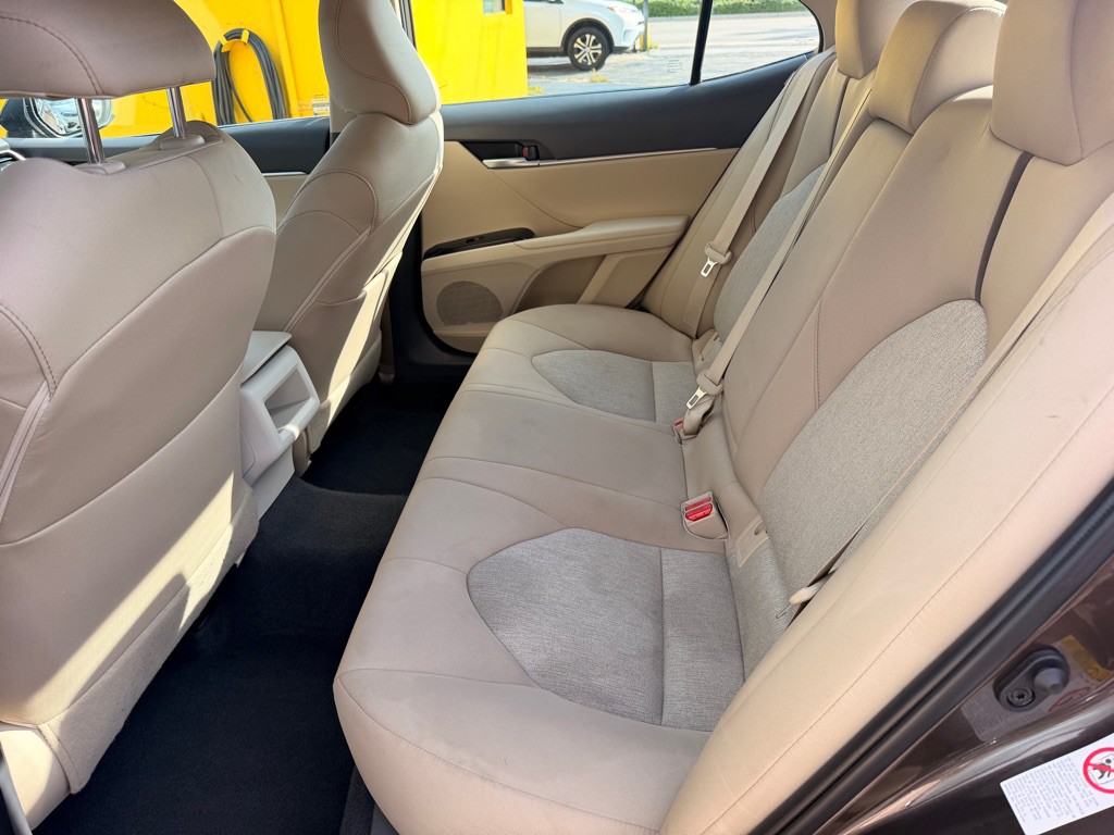 2018 Toyota Camry Image 17