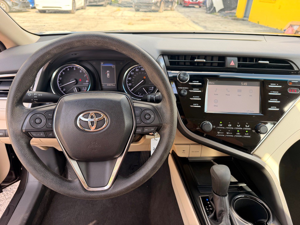 2018 Toyota Camry Image 18