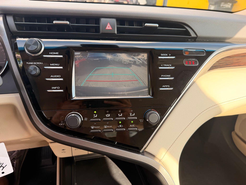 2018 Toyota Camry Image 19